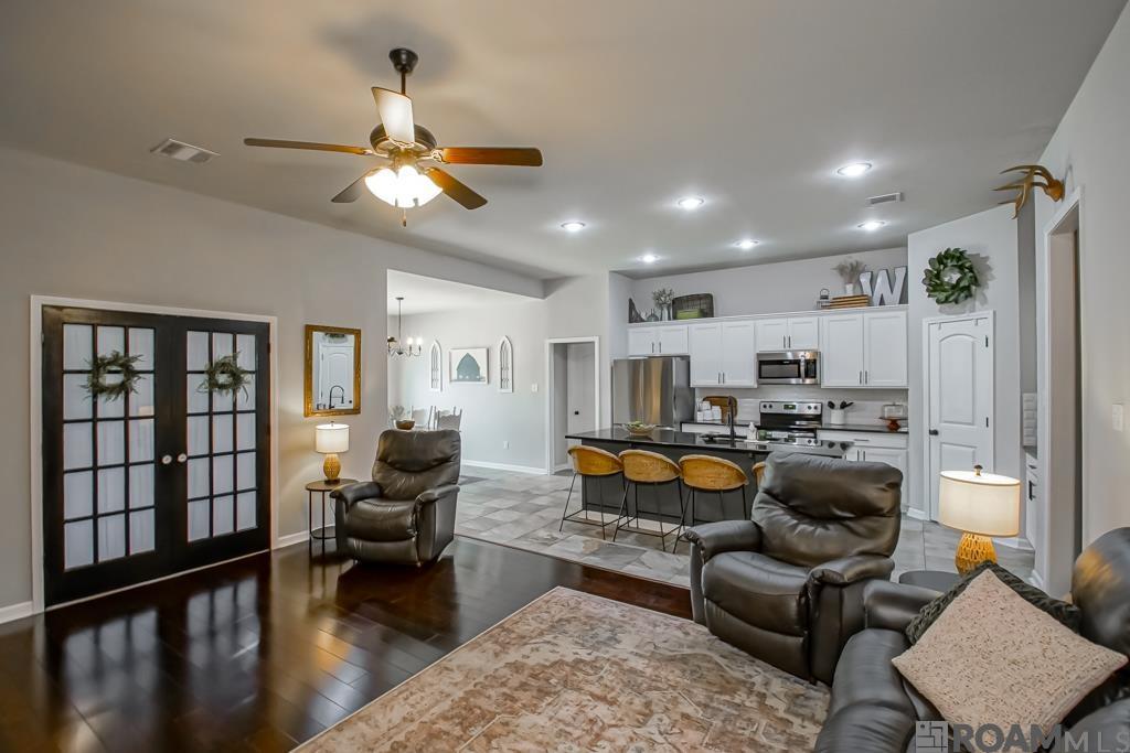 32463 Curtis Cove Ln