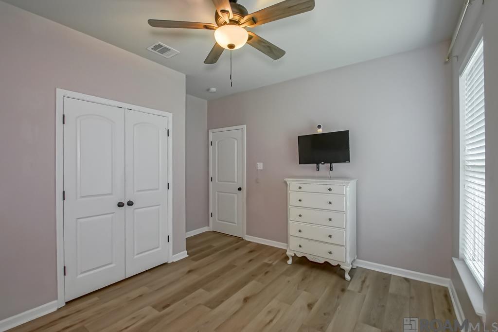 32463 Curtis Cove Ln
