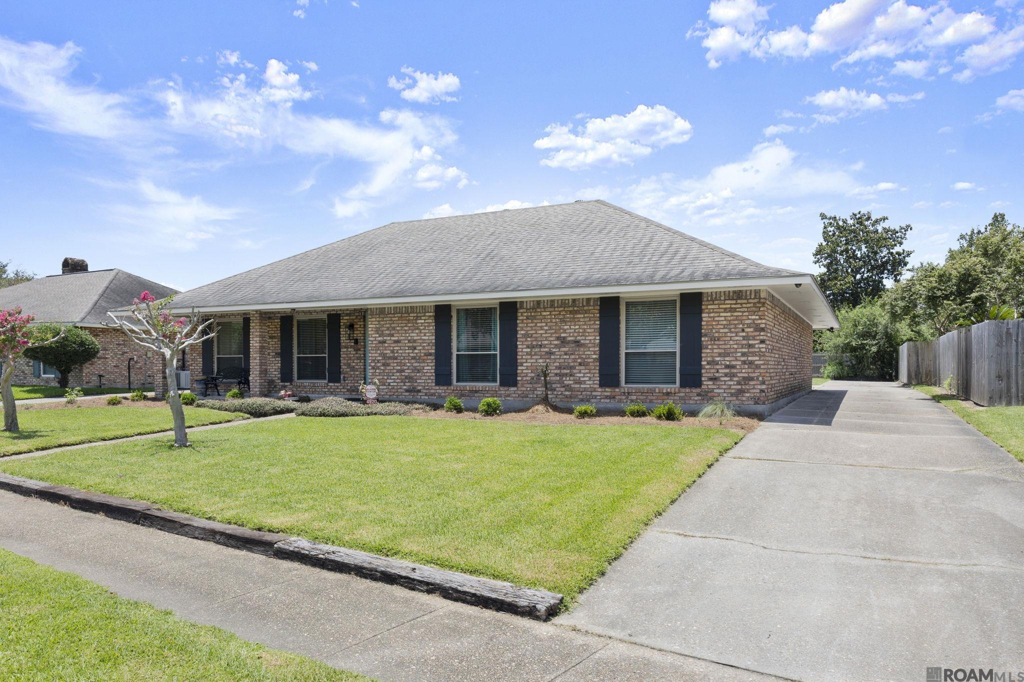 4920 Woodlyn Dr
