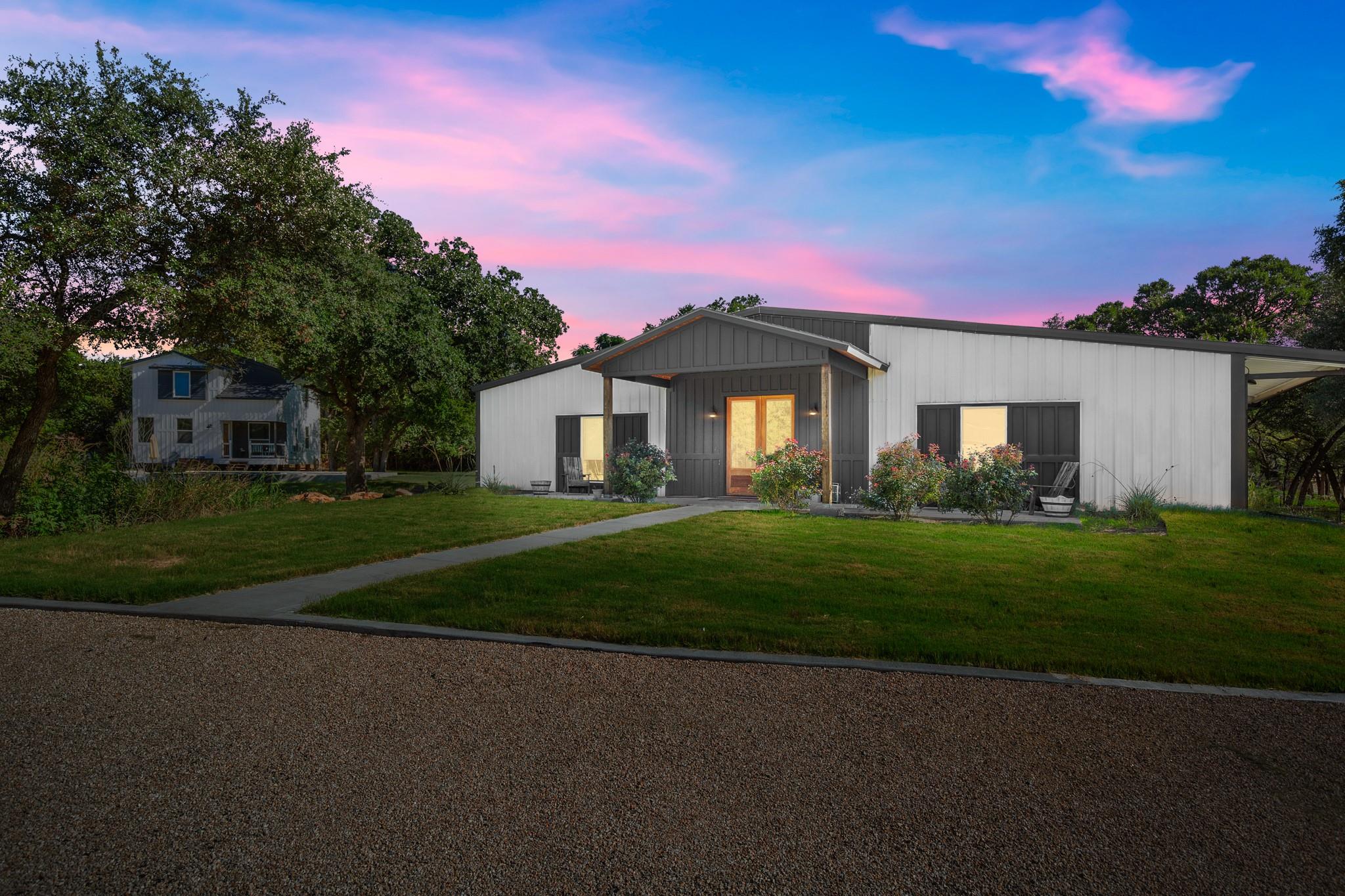 1315 W New Hope DR
