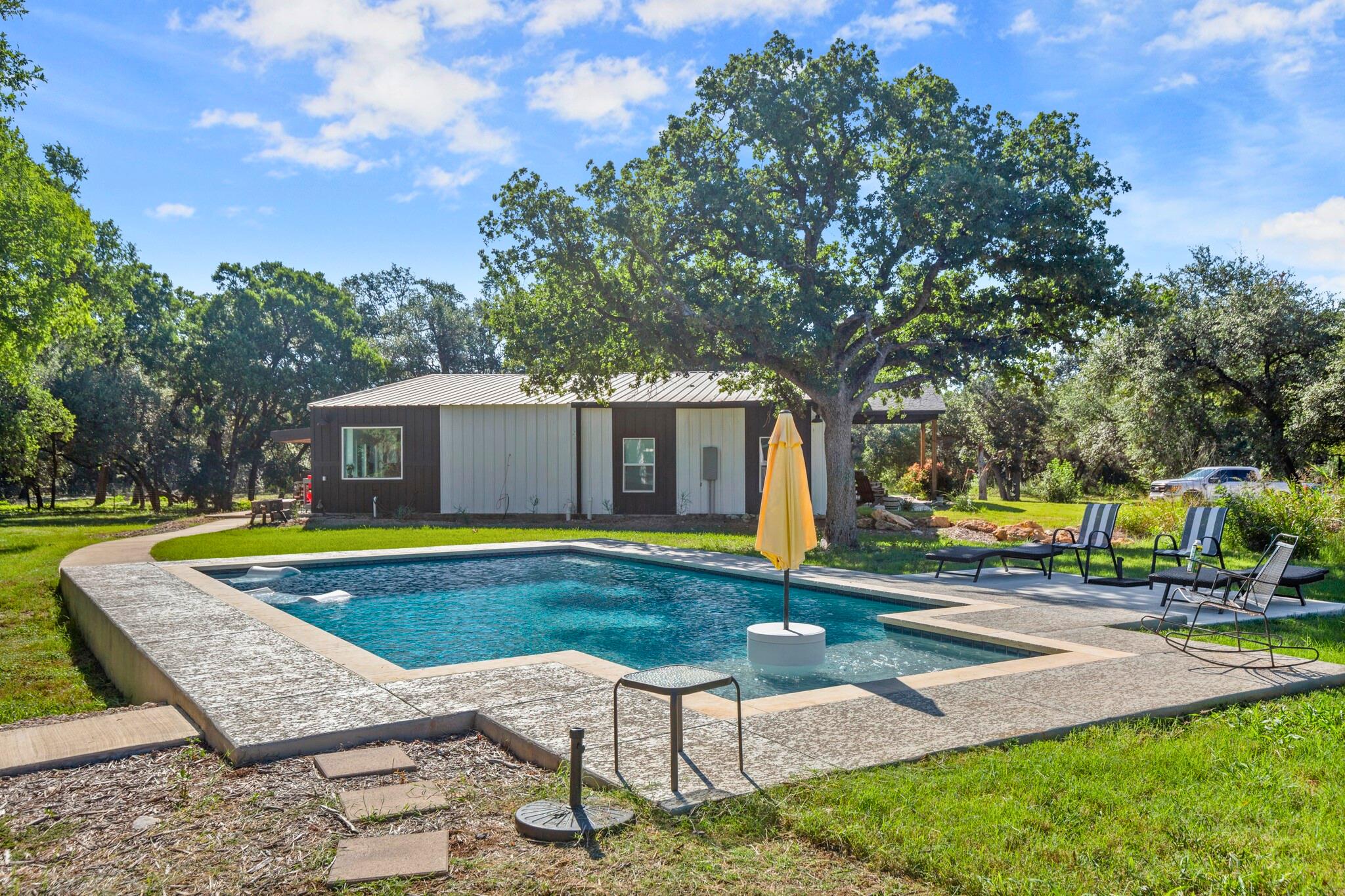 1315 W New Hope DR