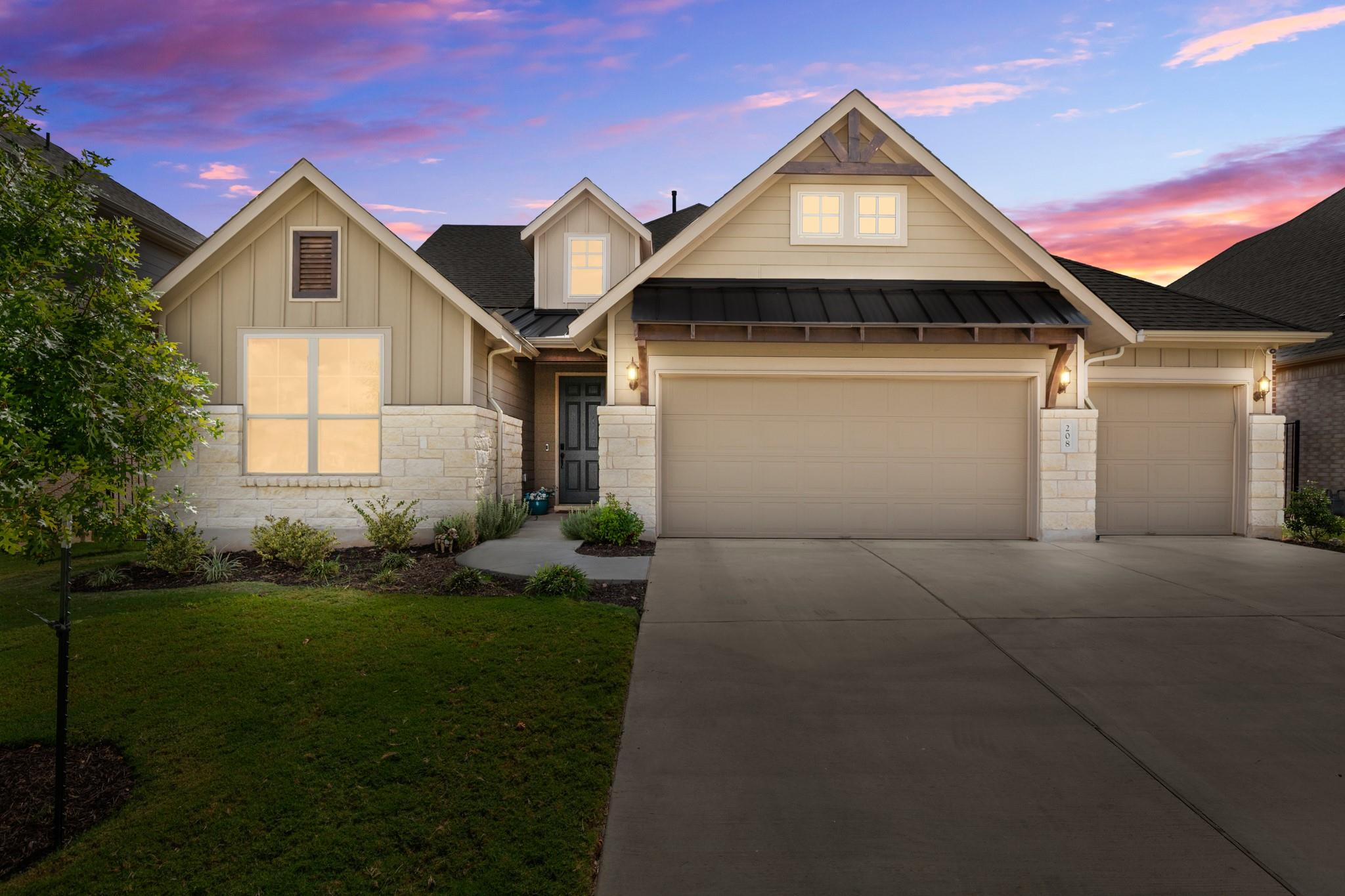 208 Olinda WAY