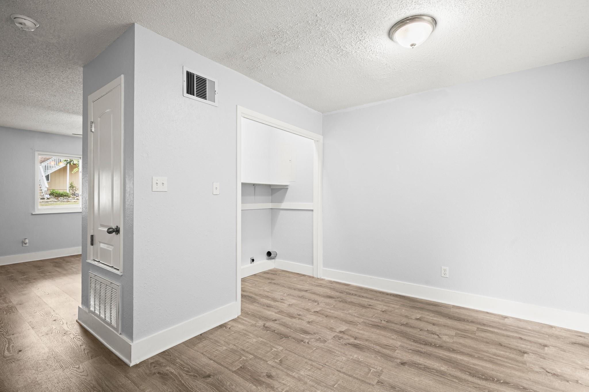 10905 Elm ST