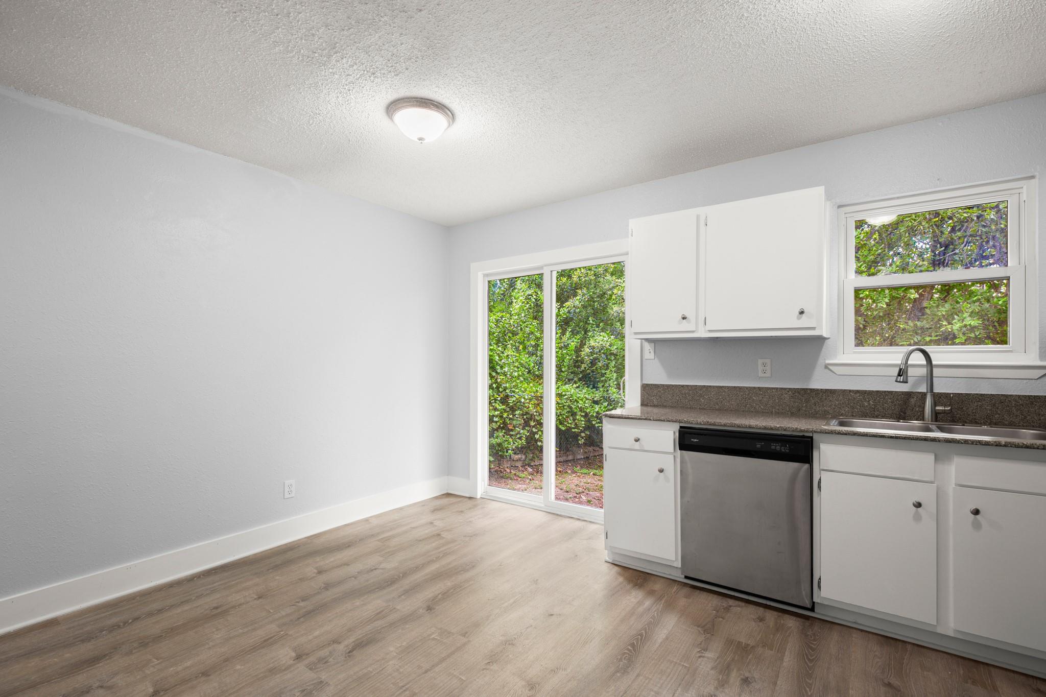 10905 Elm ST