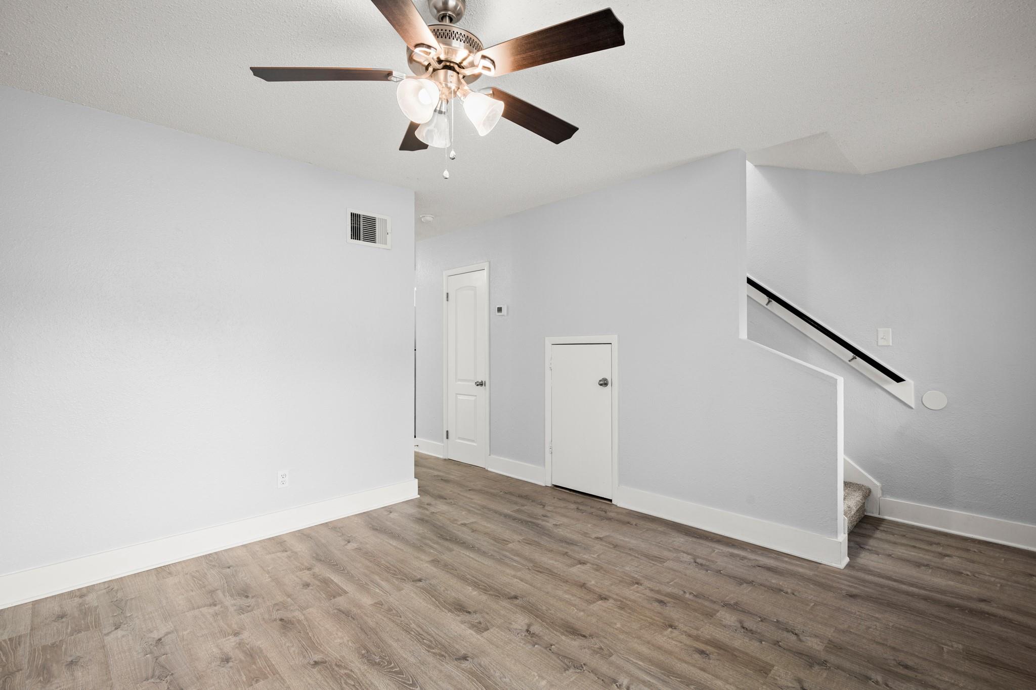 10905 Elm ST