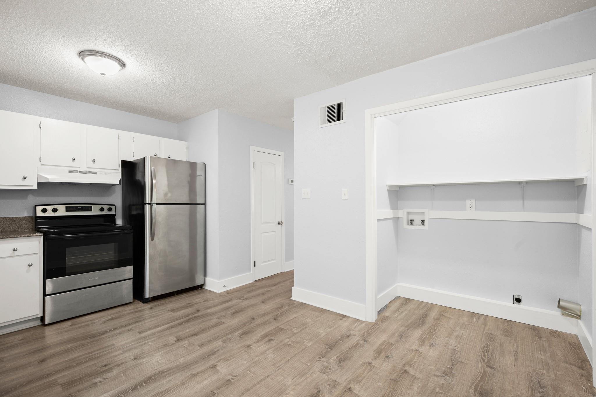 10905 Elm ST
