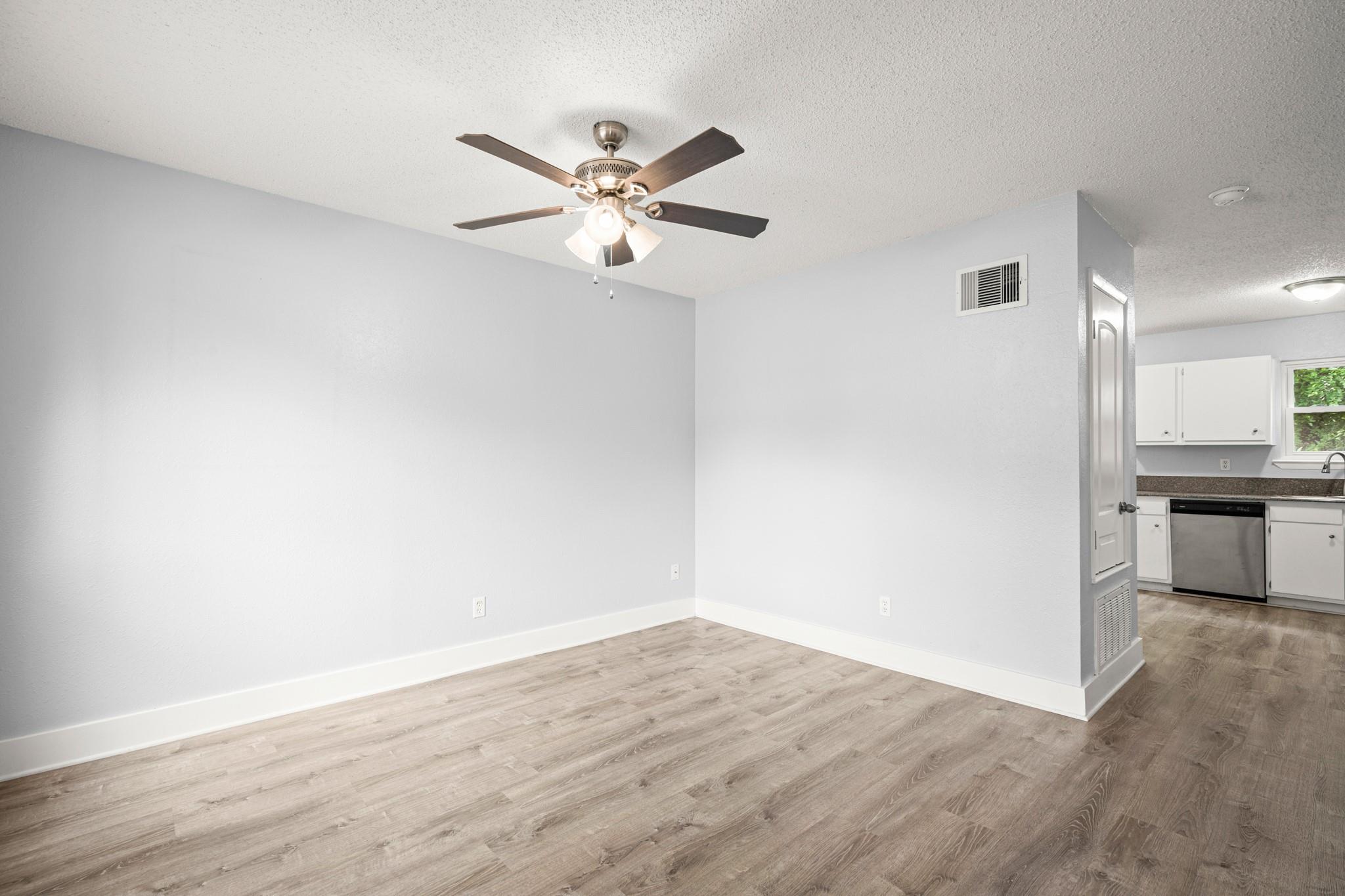 10905 Elm ST
