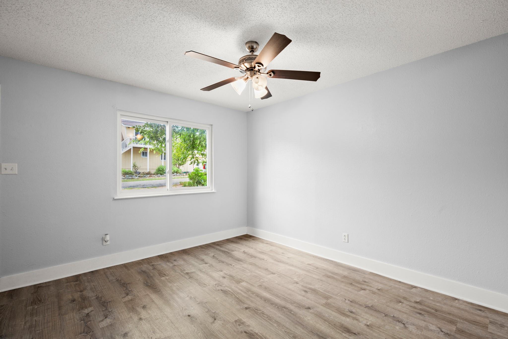 10905 Elm ST