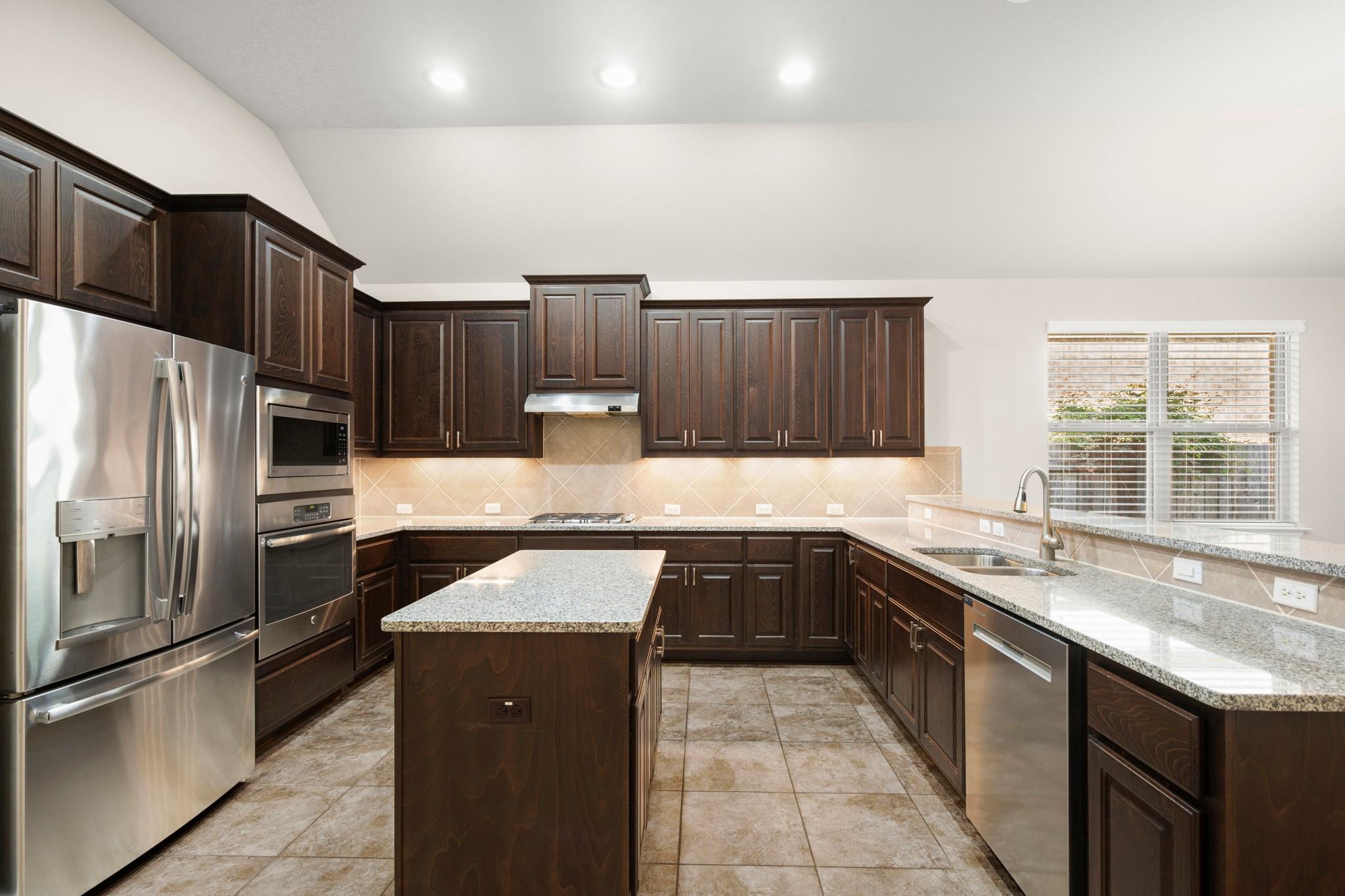 2233 Yaupon Range DR
