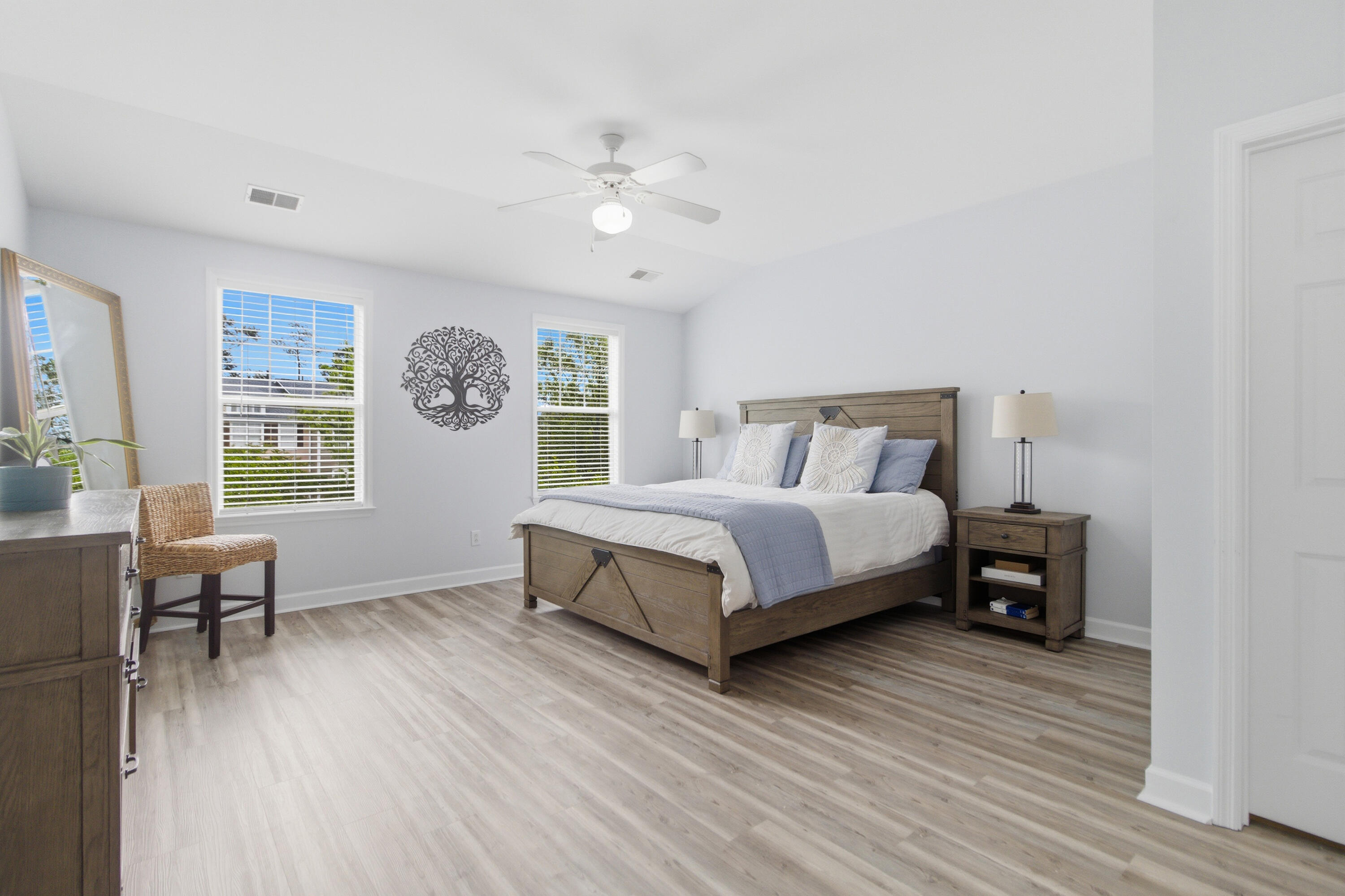147 Palm Cove Way