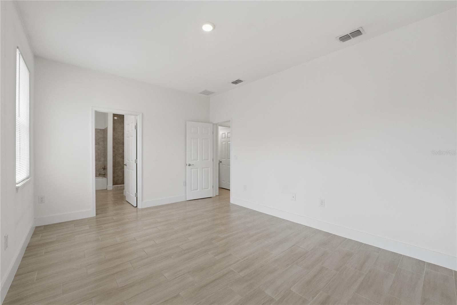 535 MARION OAKS LN