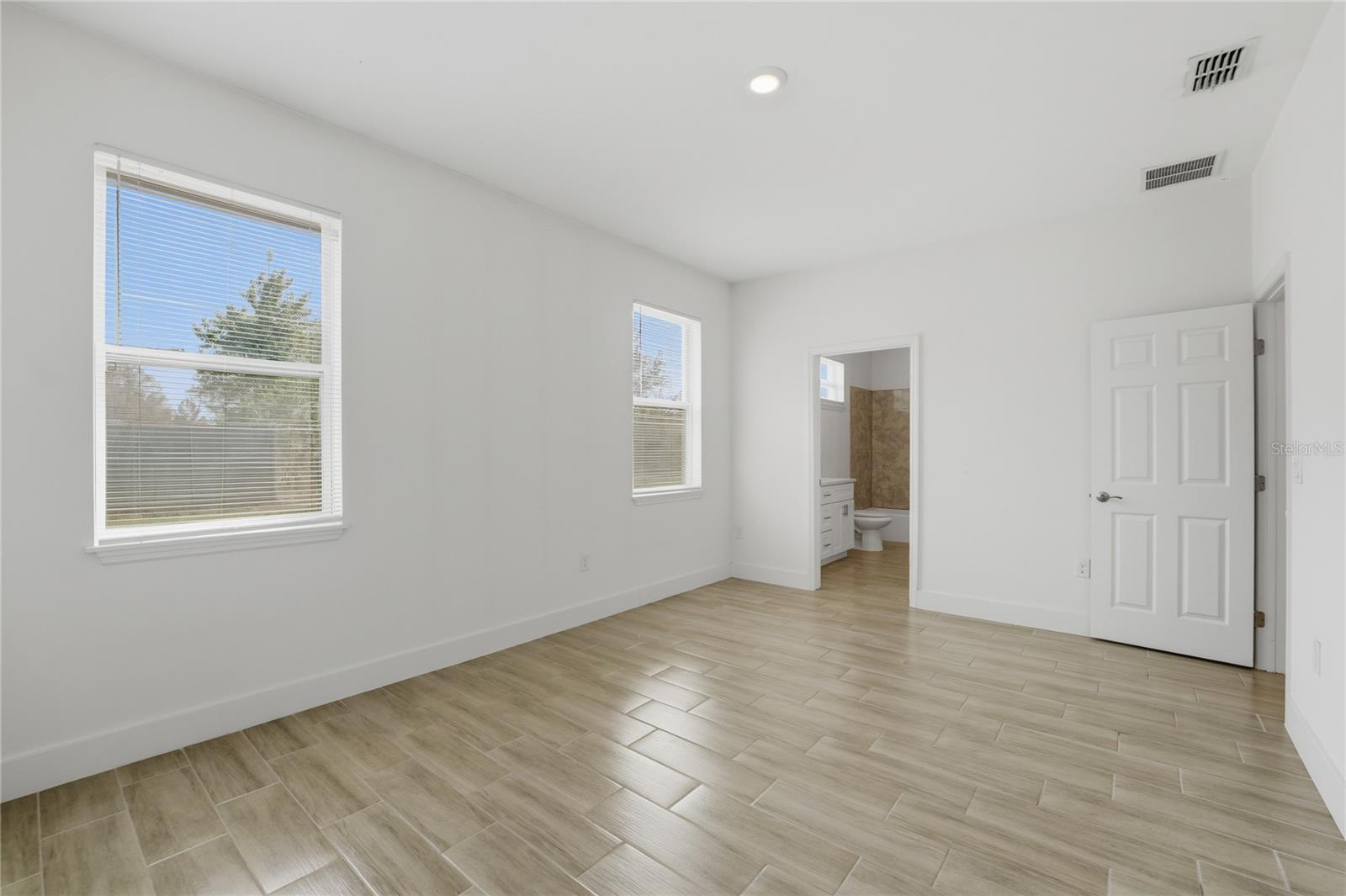535 MARION OAKS LN