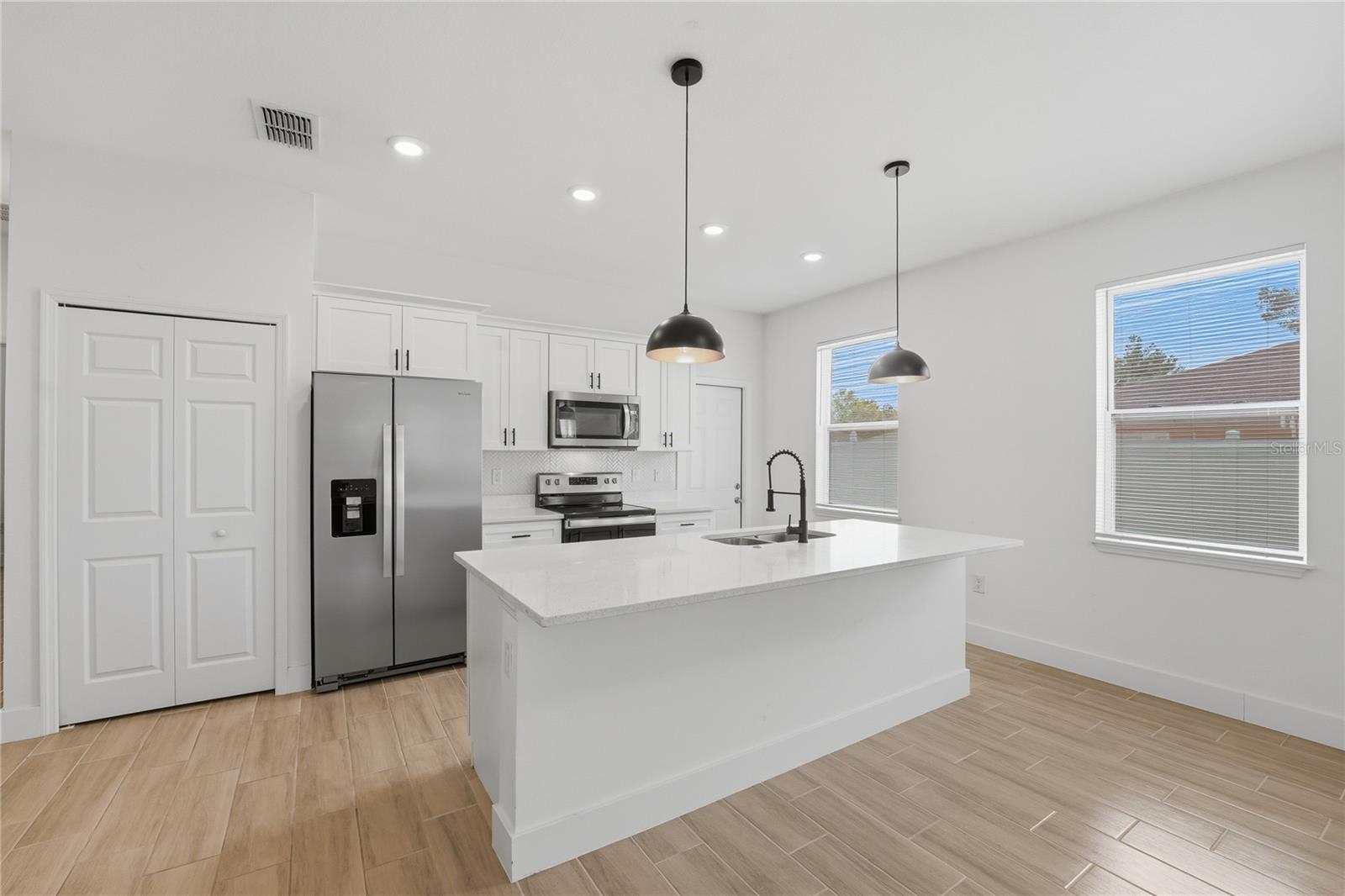 535 MARION OAKS LN