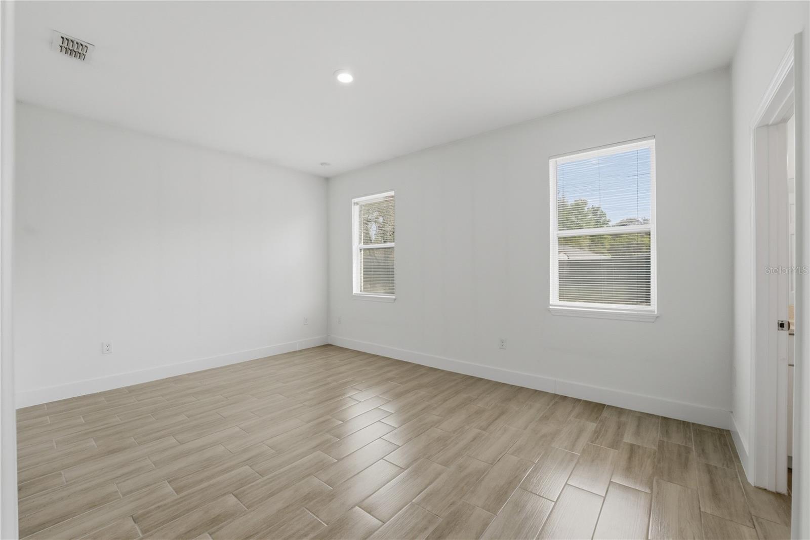 535 MARION OAKS LN