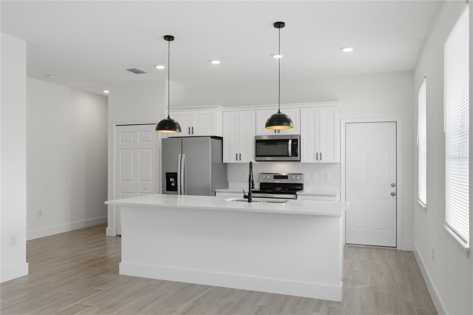 535 MARION OAKS LN