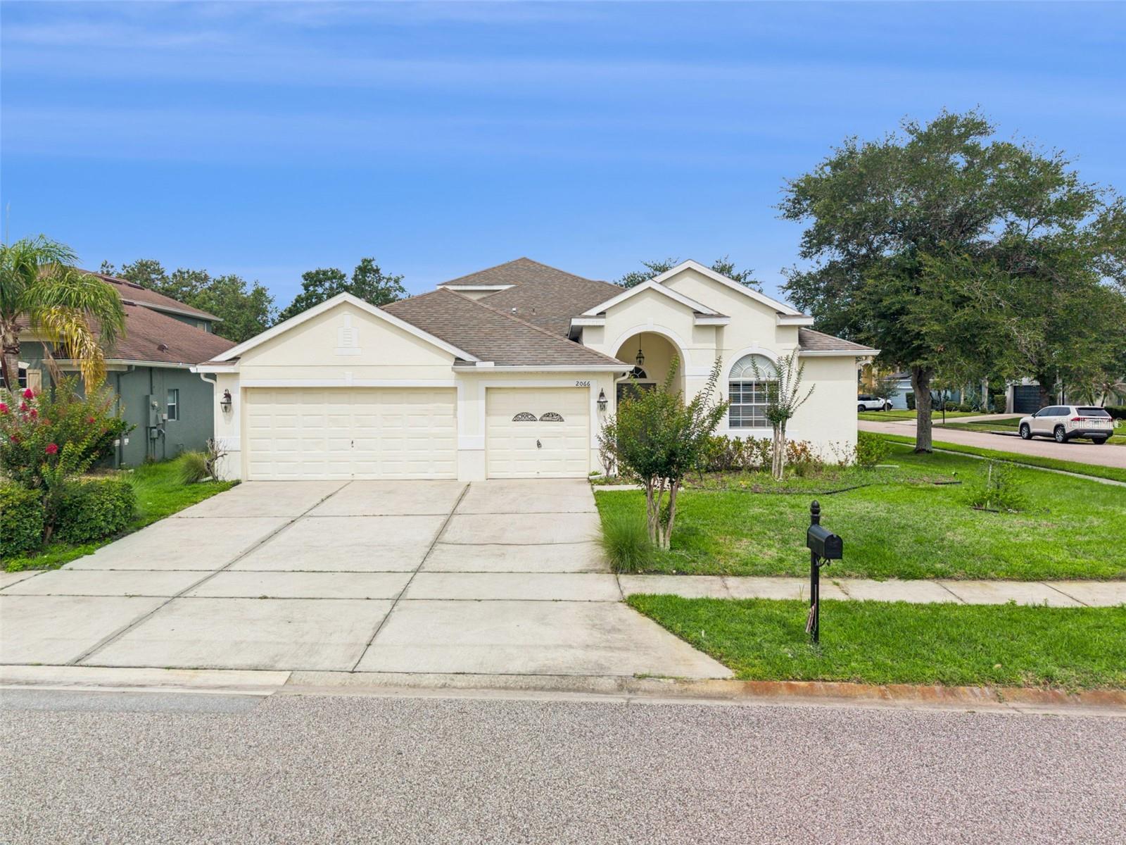 2066 GLORIA OAK CT