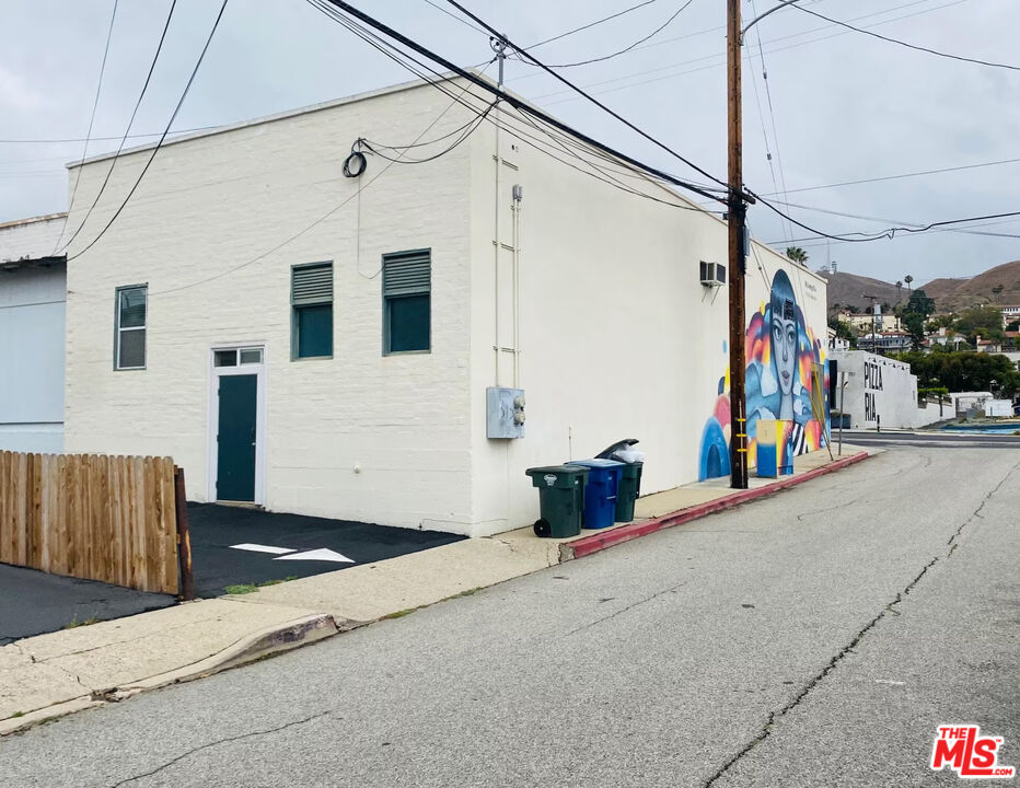 1750 E Main St