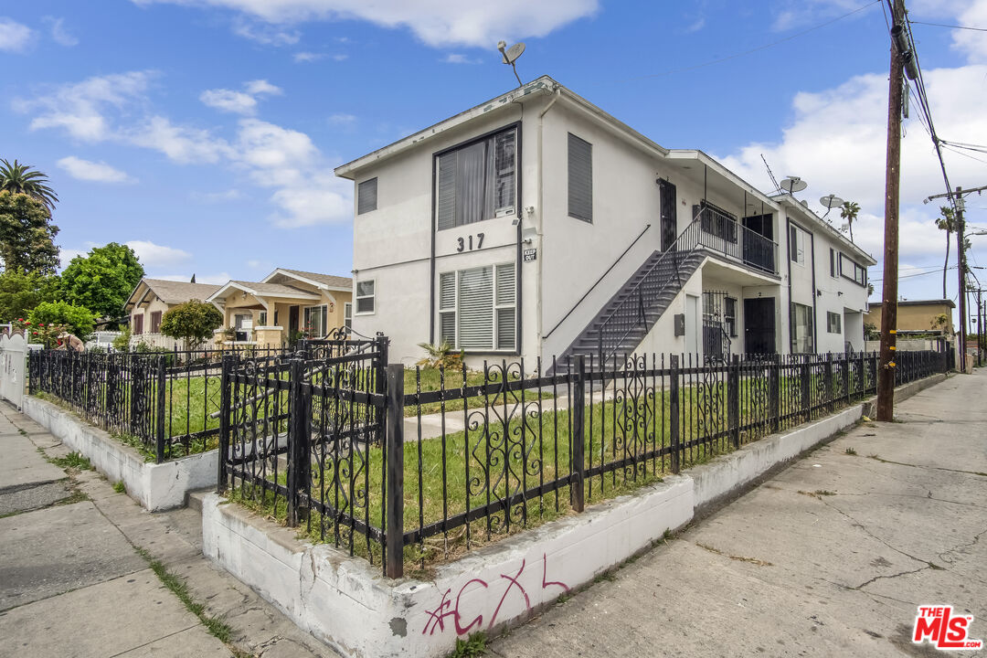 317 W 76th St