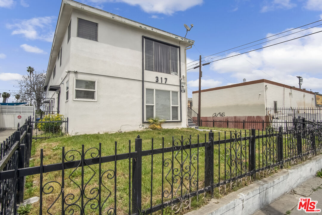 317 W 76th St