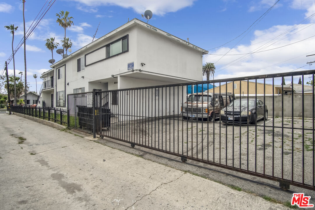 317 W 76th St
