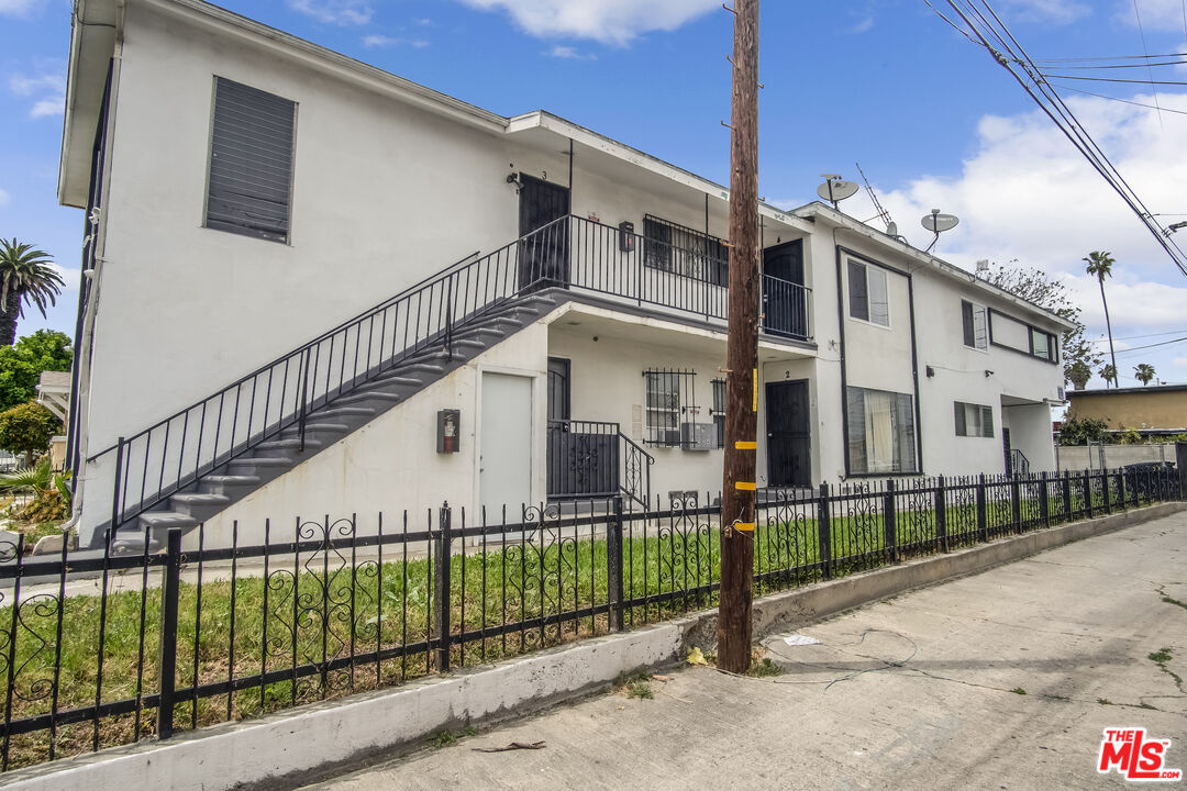 317 W 76th St