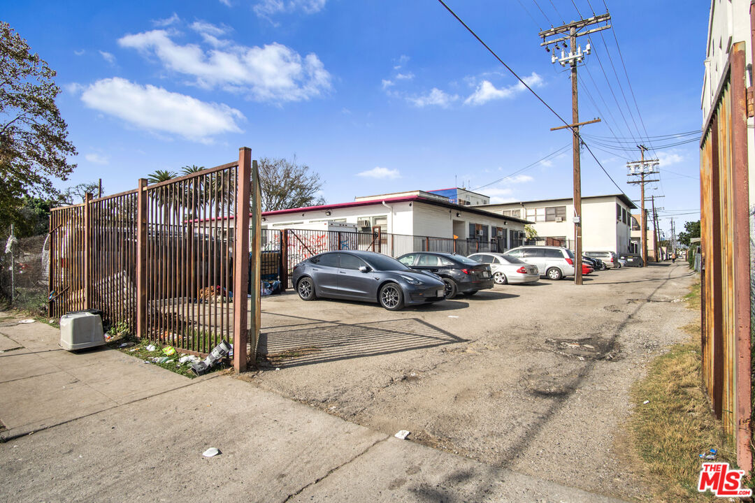 625 E 50th St