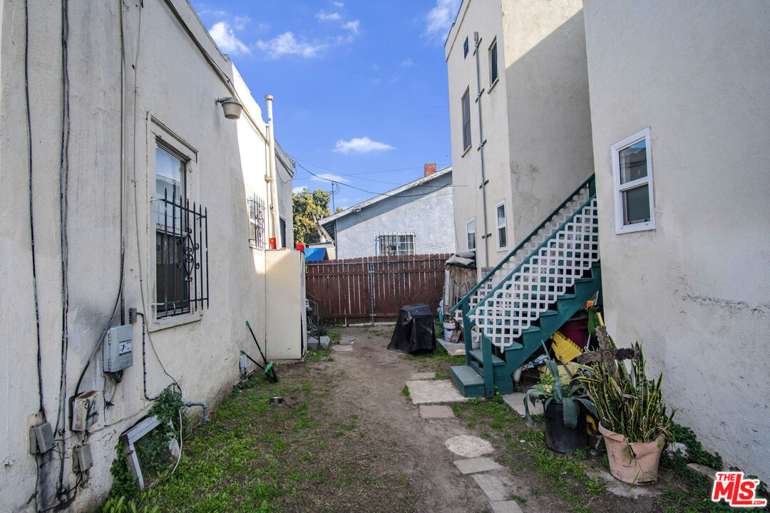 625 E 50th St