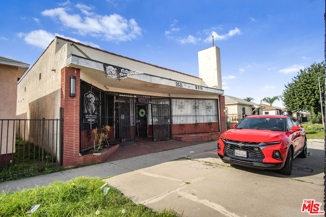 9321 S Western Ave