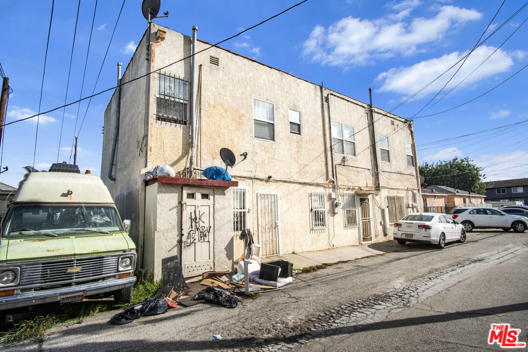 9321 S Western Ave
