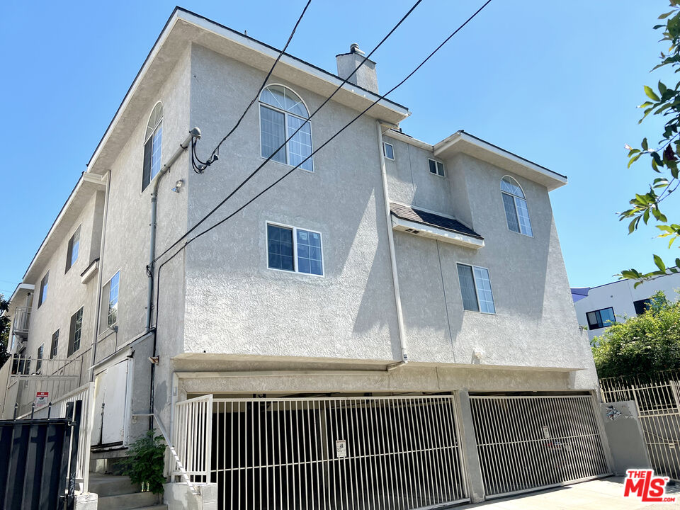 6501 Woodley Ave