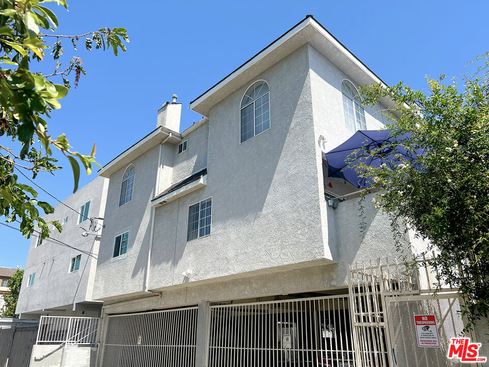 6501 Woodley Ave