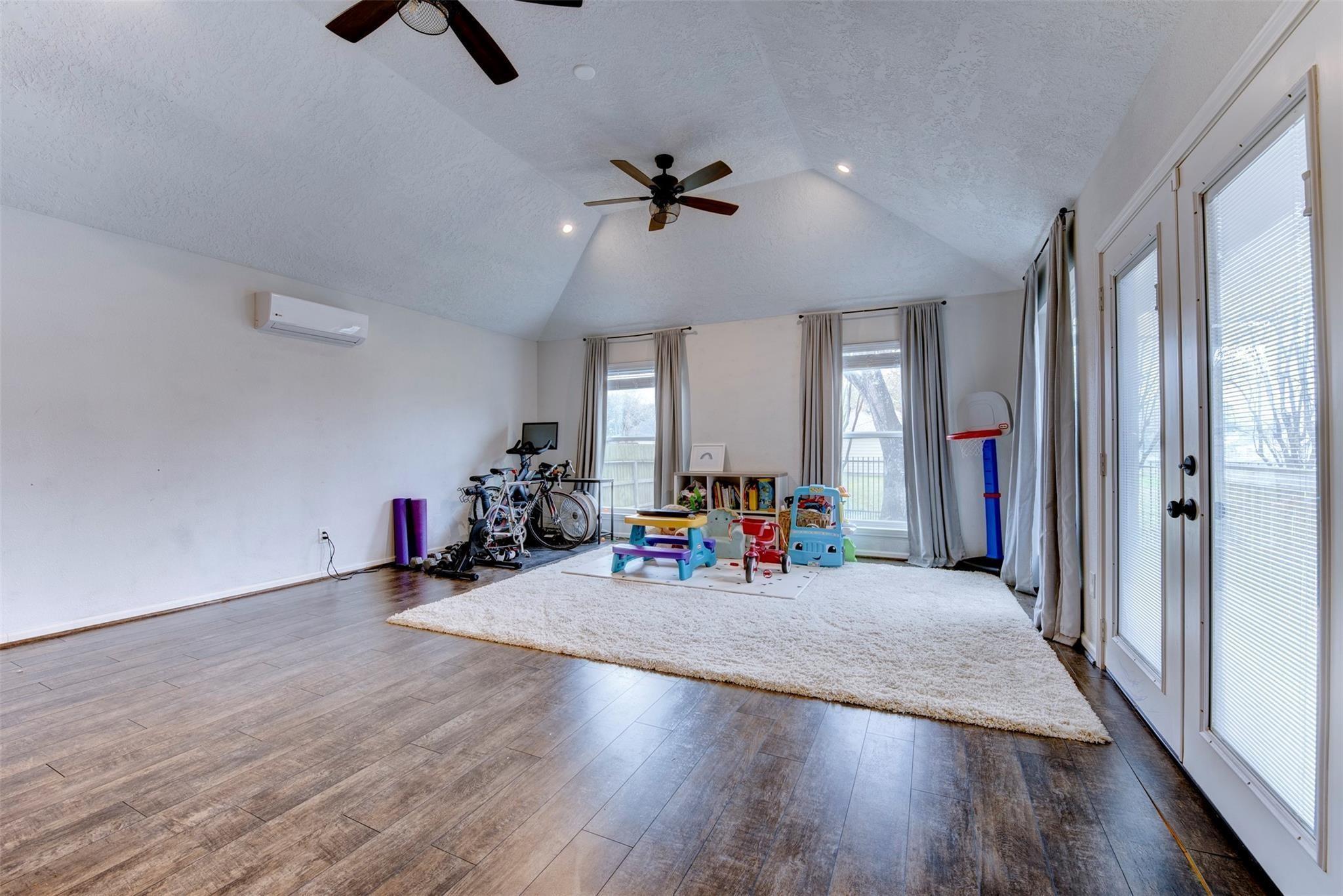 15914 Elwood Drive
