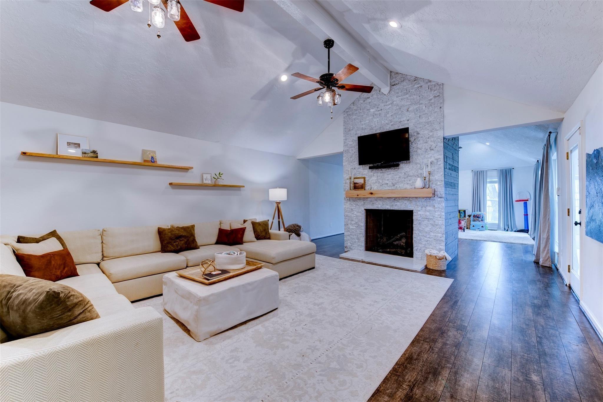 15914 Elwood Drive