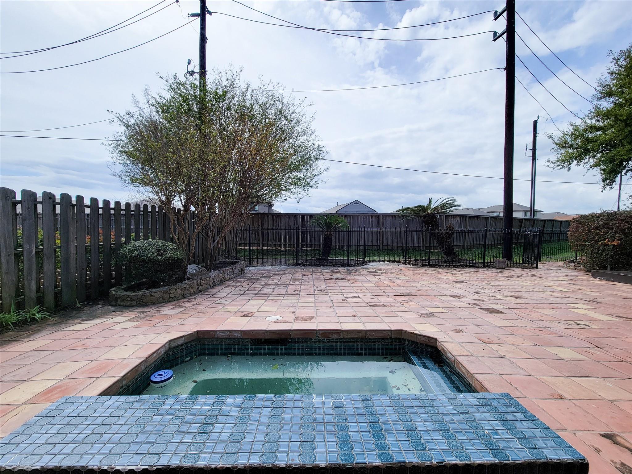 4717 Country Club View