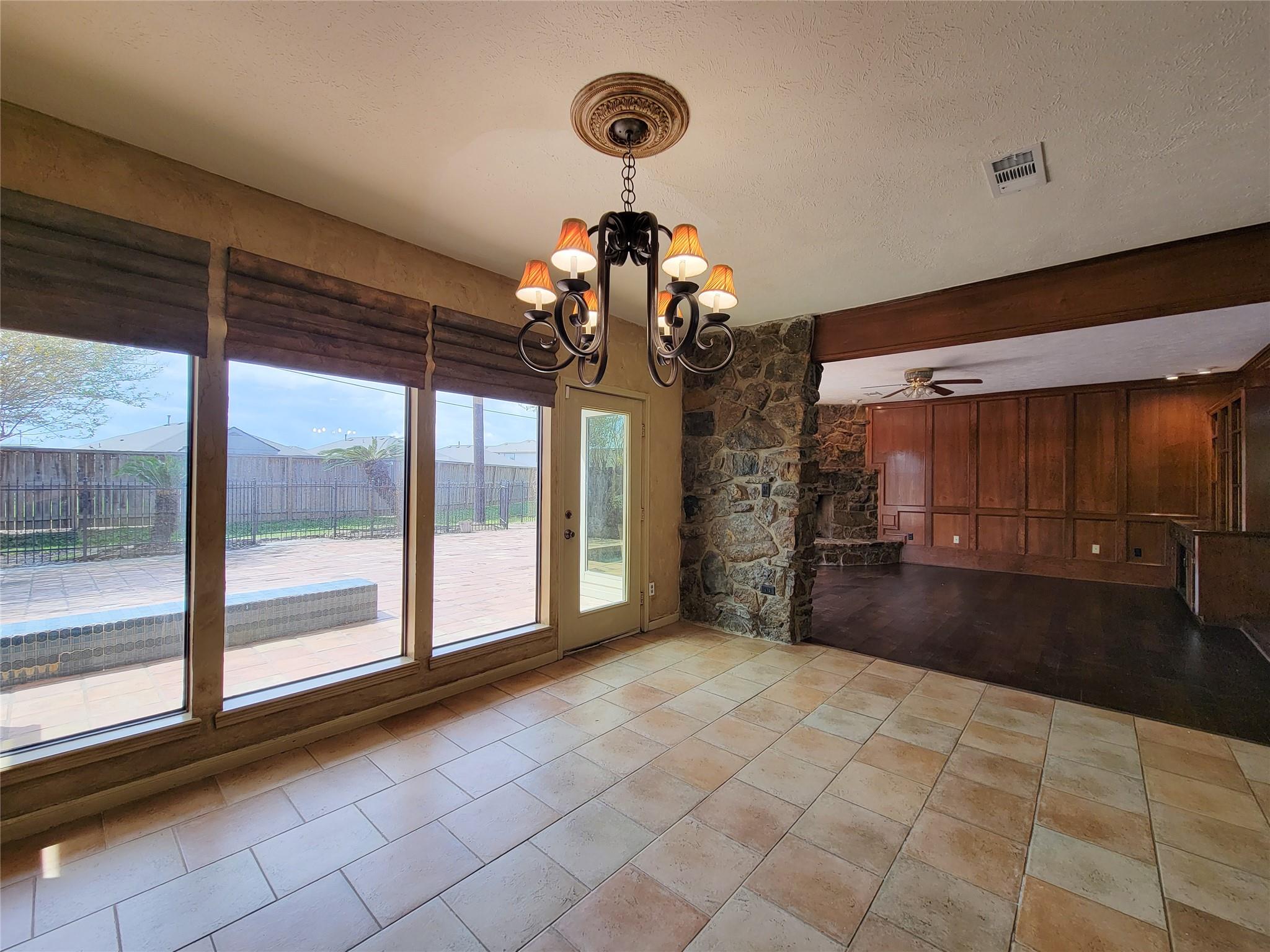 4717 Country Club View