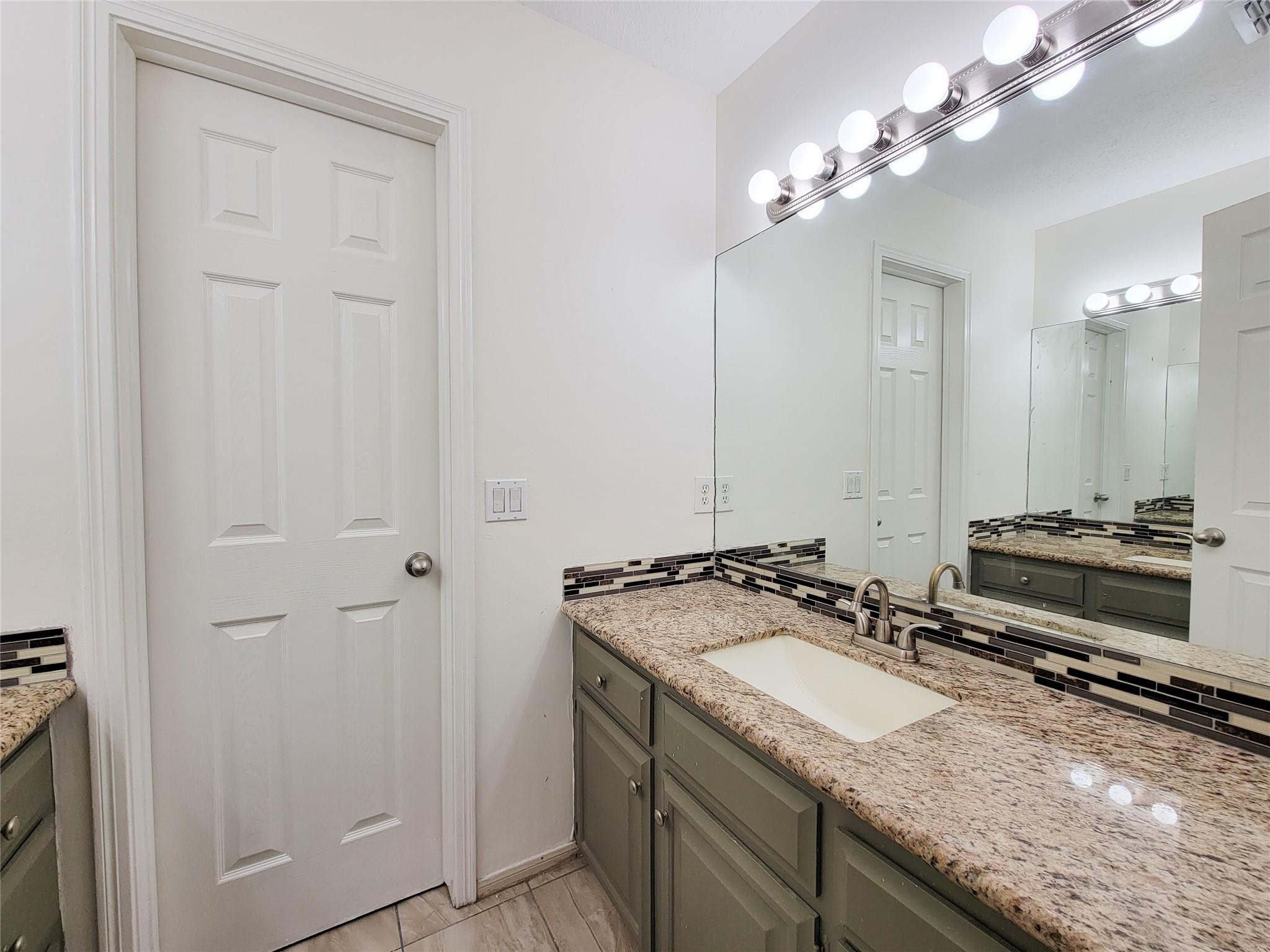 4717 Country Club View