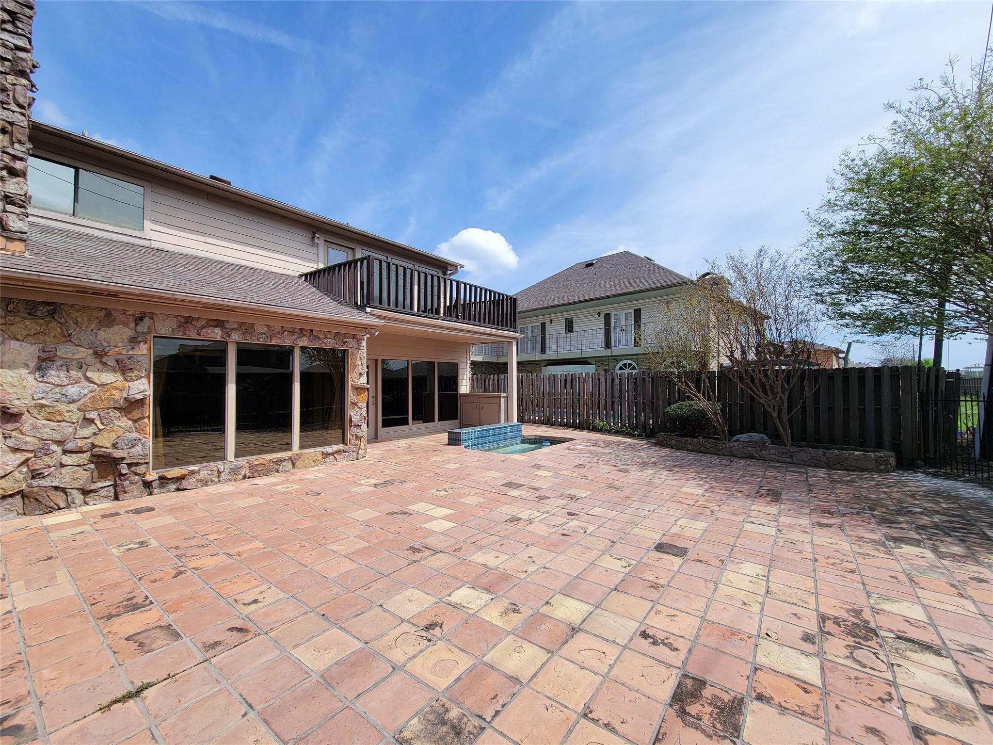 4717 Country Club View