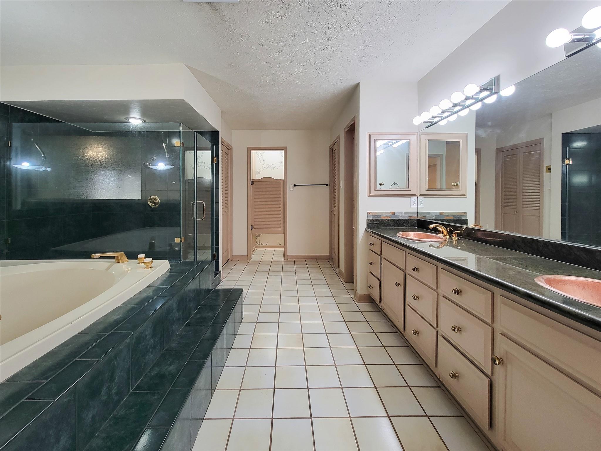4717 Country Club View