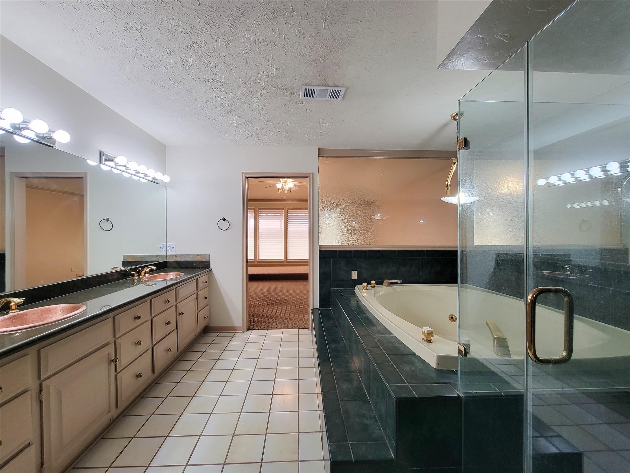 4717 Country Club View