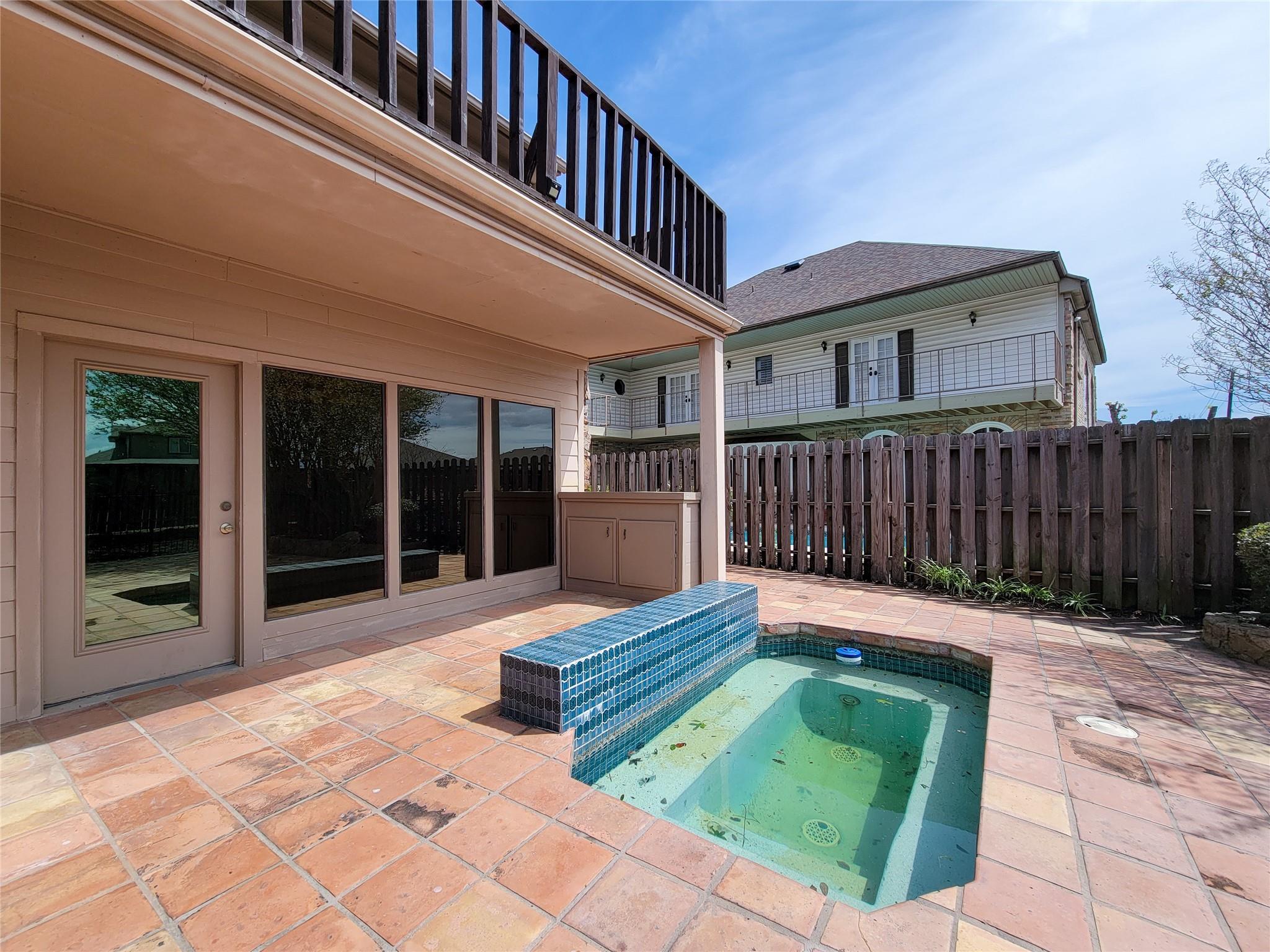 4717 Country Club View