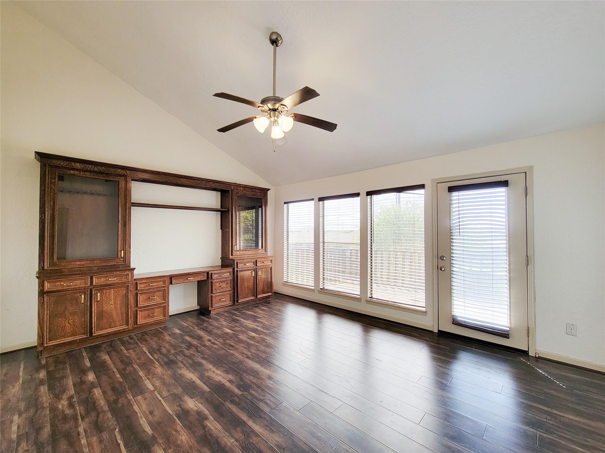 4717 Country Club View