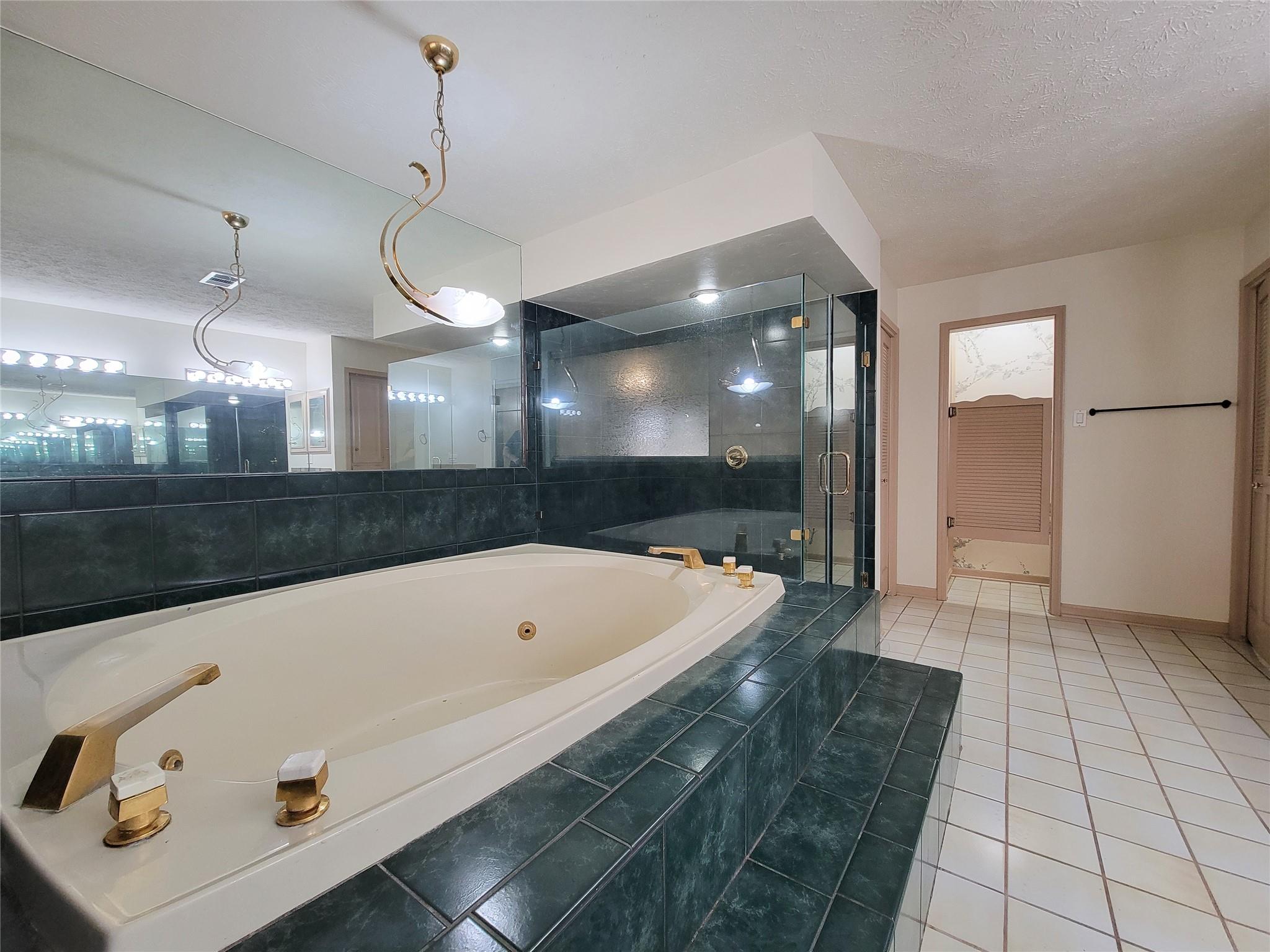 4717 Country Club View