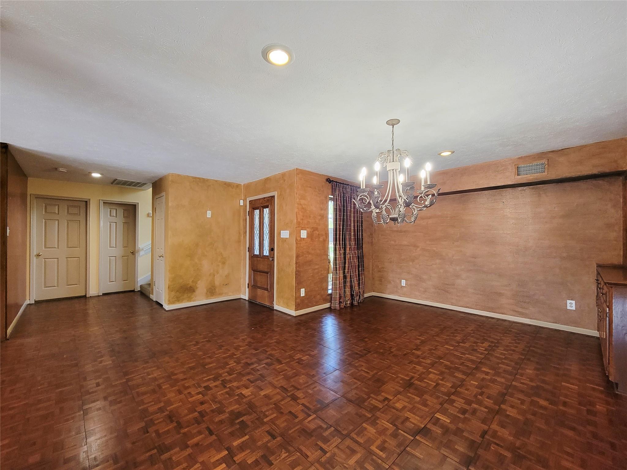 4717 Country Club View
