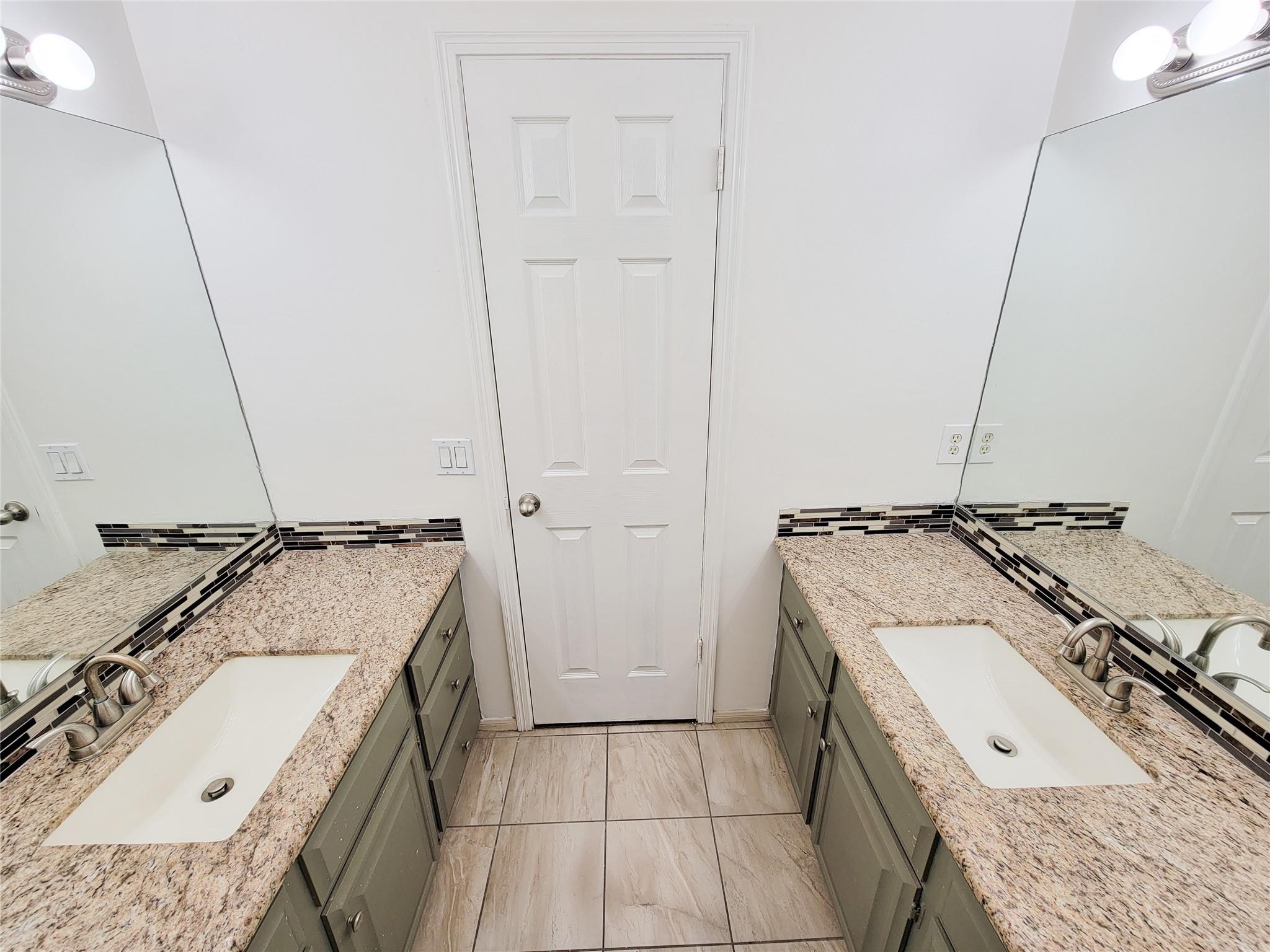 4717 Country Club View