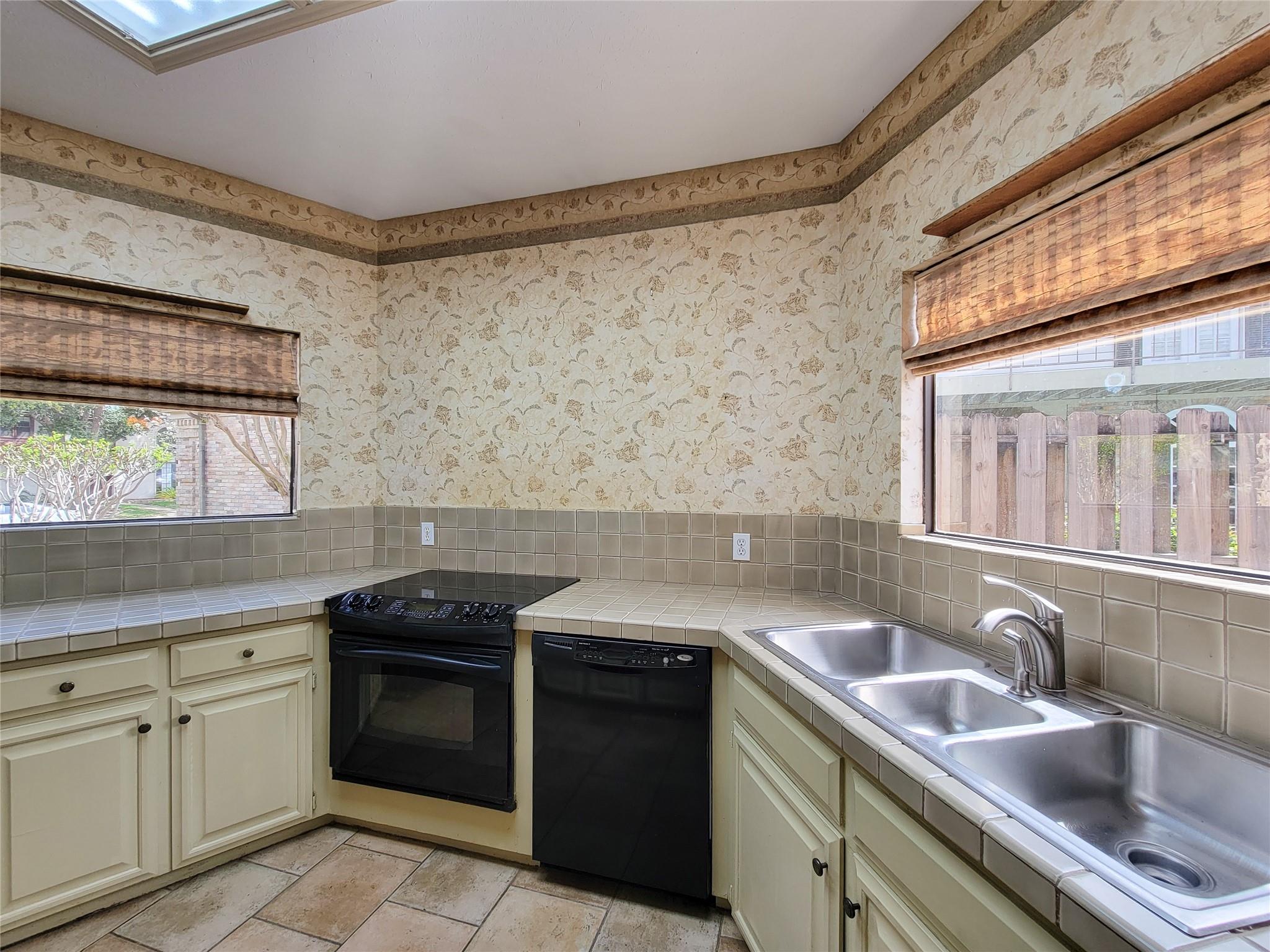 4717 Country Club View
