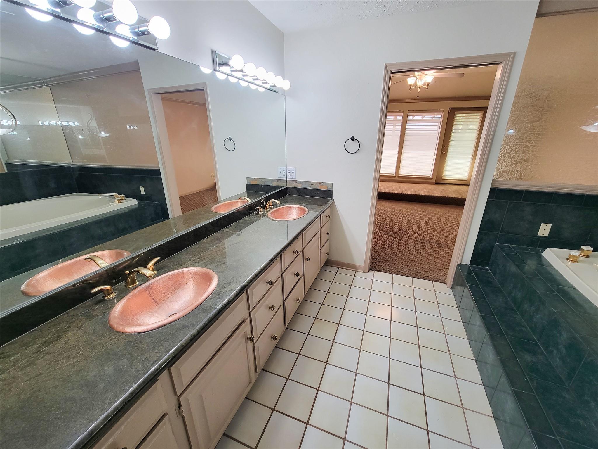 4717 Country Club View