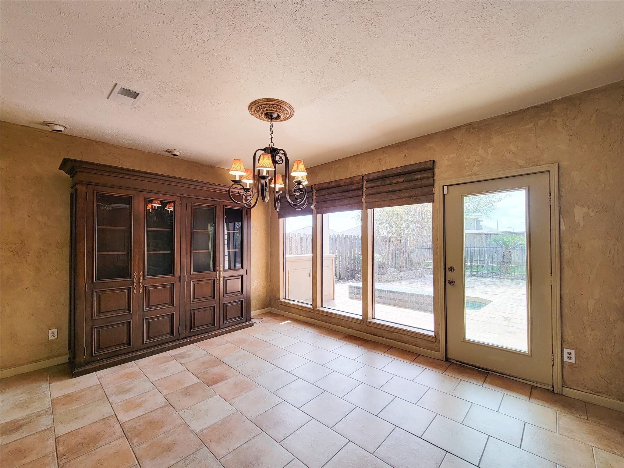 4717 Country Club View