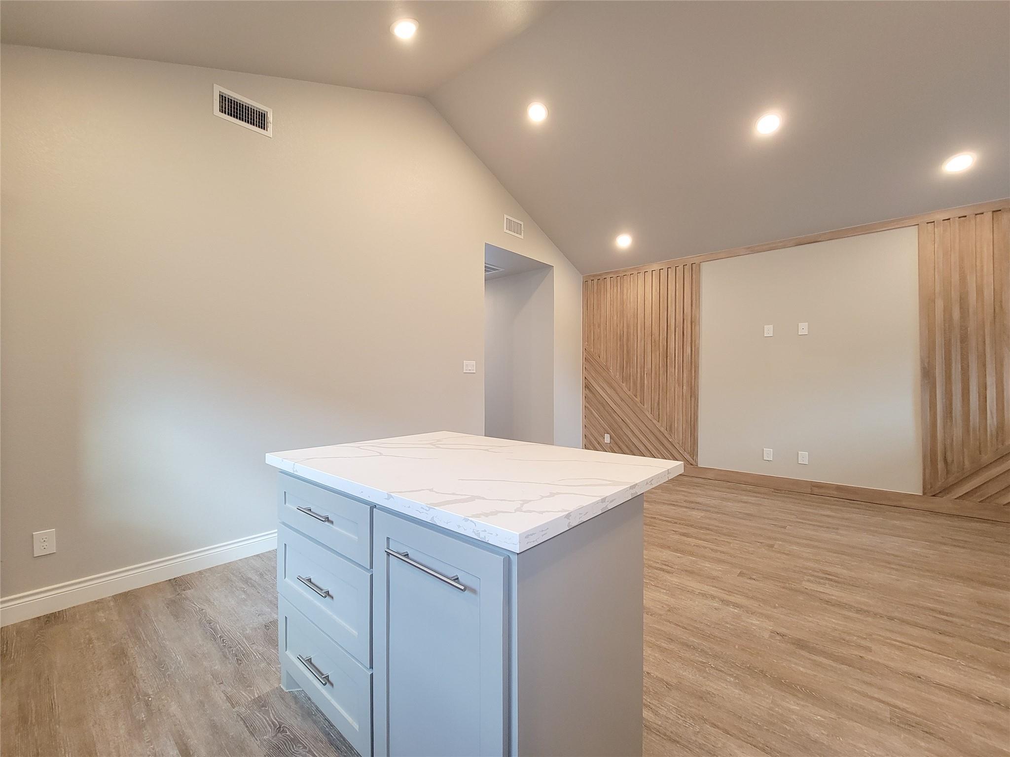 216 W Live Oak Street