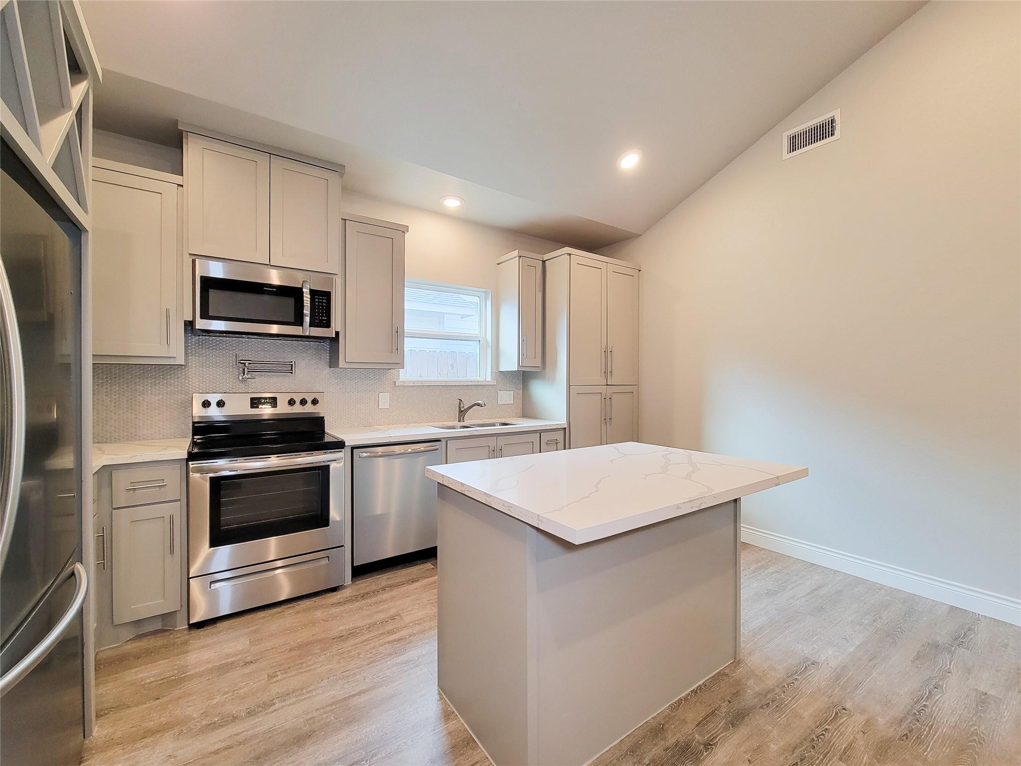 216 W Live Oak Street