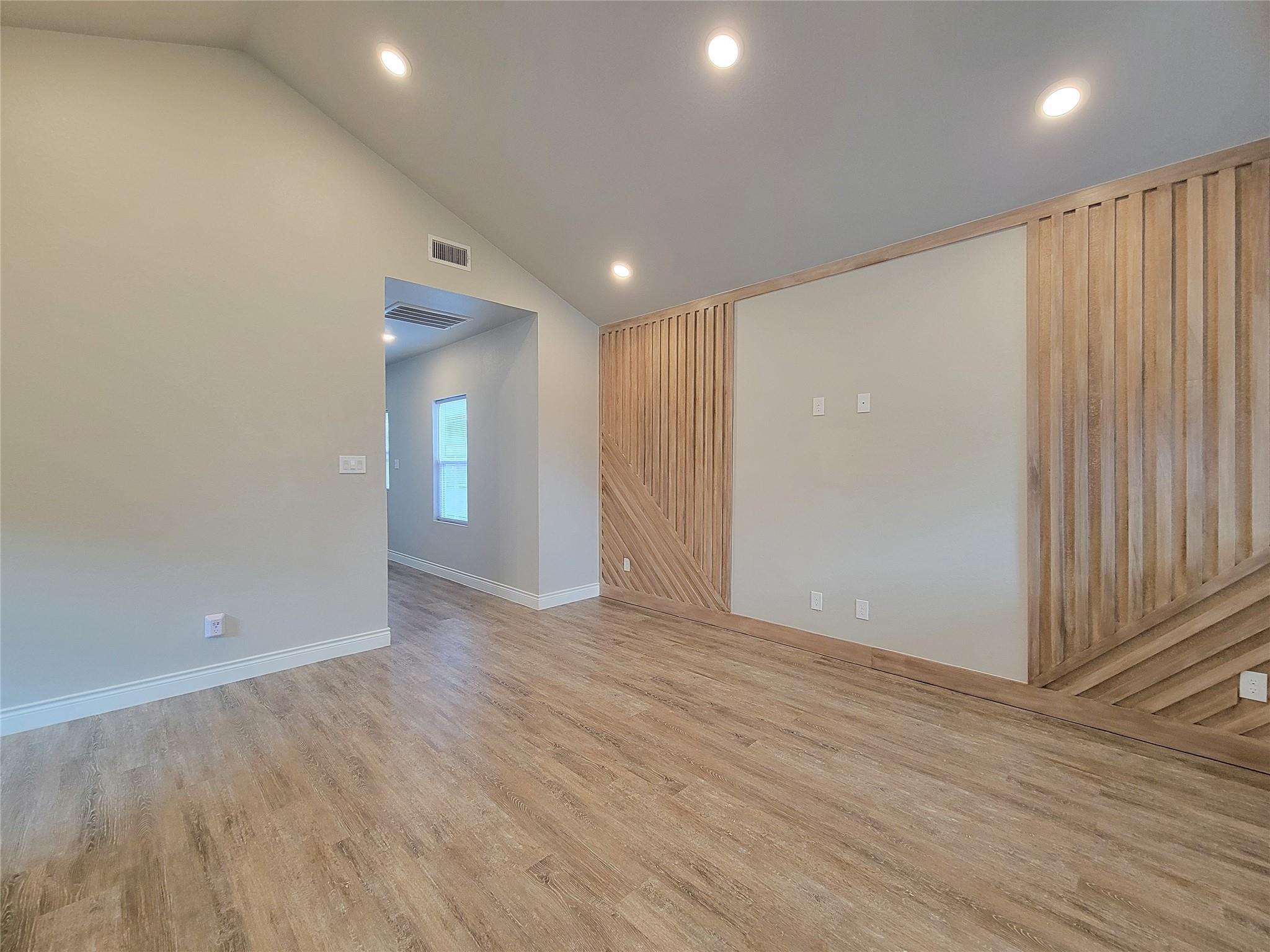 216 W Live Oak Street